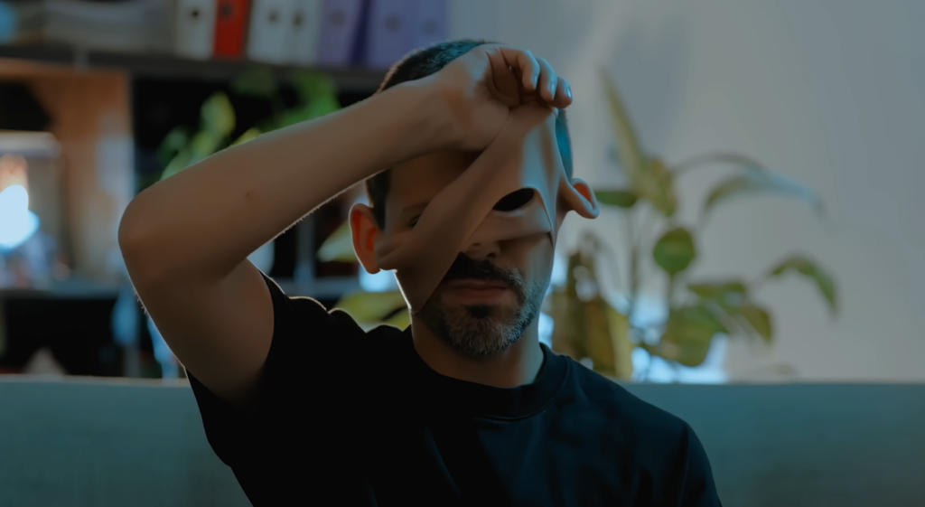 לא ראיתם את זה מגיע והאמת? זאת בדיוק הבעיה | חיים אתגר בקמפיין החדש של מערך הסייבר הלאומי.
